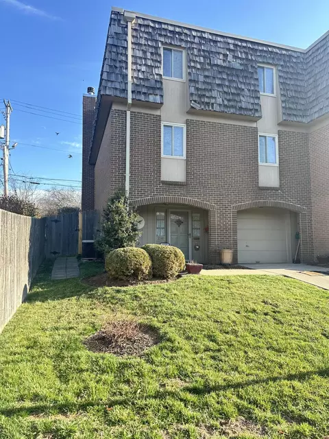 3340 Montavesta Rd, Lexington, KY 40502
