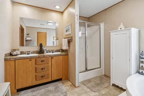 Bath - 125 Mcdowell Rd, Burnside, KY 42519 photo 1 of 3