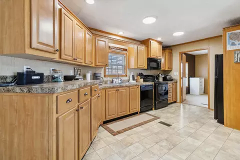 Kitchen - 125 Mcdowell Rd, Burnside, KY 42519 photo 2 of 3