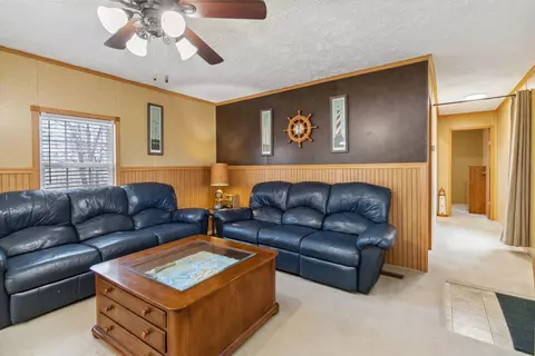 Living - 125 Mcdowell Rd, Burnside, KY 42519 photo 2 of 5