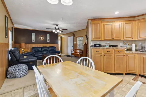 Dining - 125 Mcdowell Rd, Burnside, KY 42519 photo 1 of 4