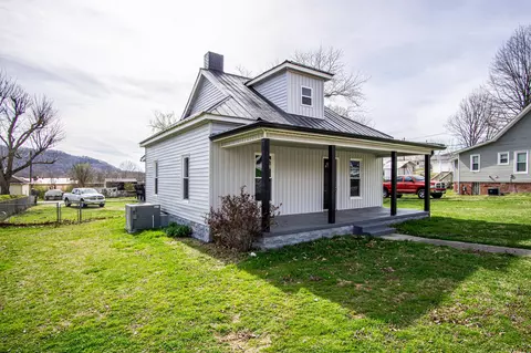 534 Broadway St, Irvine, KY 40336