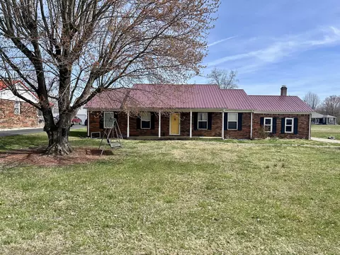 94 Pearl St, Stanton, KY 40380