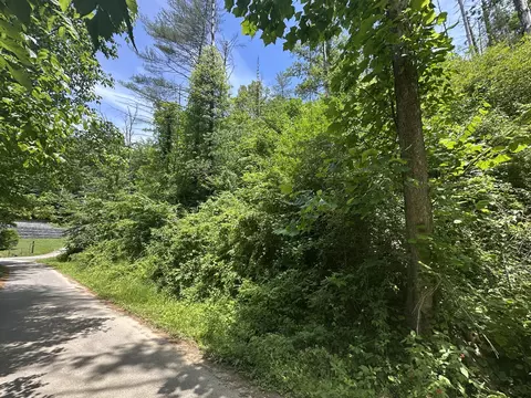 0 Ky-302, Van Lear, KY 41265