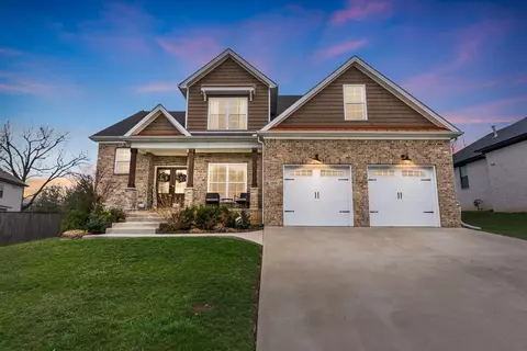 2040 Elmwood Dr, Versailles, KY 40383