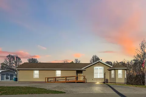 440 Hendricks Creek Rd, Burkesville, KY 42717