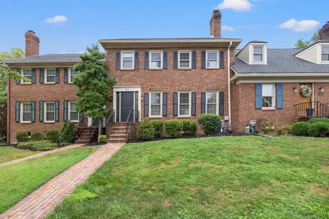 296 Chippendale Cir, Lexington, KY 40517