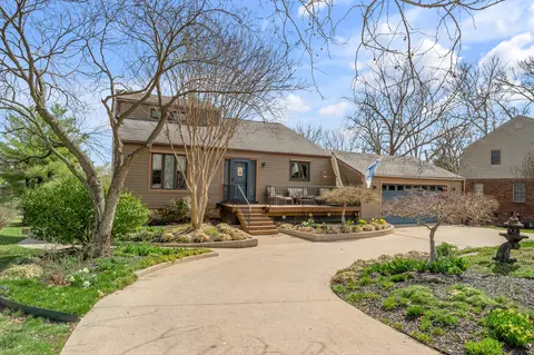 512 Lakeshore Dr, Lexington, KY 40502