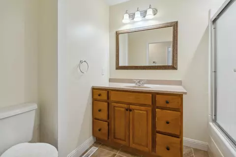 Bath - 108 Whitney Ct, Corbin, KY 40701 photo 2 of 3