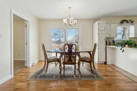 Dining - 108 Whitney Ct, Corbin, KY 40701 photo 2 of 5