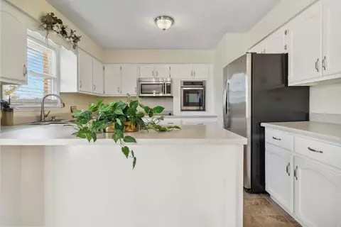 Kitchen - 108 Whitney Ct, Corbin, KY 40701 photo 2 of 6