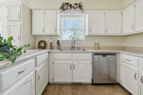 Kitchen - 108 Whitney Ct, Corbin, KY 40701 photo 3 of 6