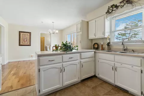 Kitchen - 108 Whitney Ct, Corbin, KY 40701 photo 4 of 6