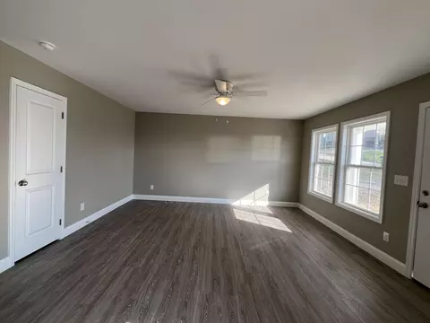 Living - 7 Gilliam St, Corbin, KY 40701 photo 2 of 2