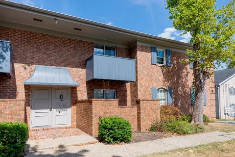 1036 Armstrong Mill Rd, Lexington, KY 40517