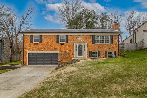 228 Southpoint Dr, Lexington, KY 40515