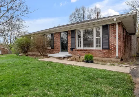 360 Lancelot Ln, Lexington, KY 40517