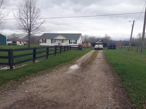 75 Courage Ln, Waco, KY 40385