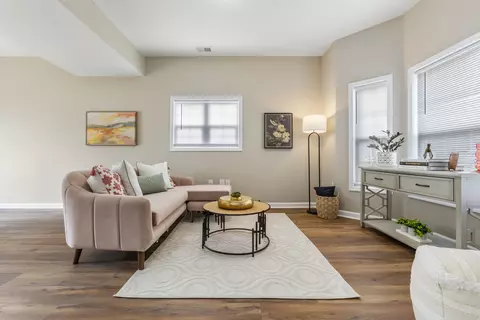 Living - 110 Elm St, Georgetown, KY 40324 photo 3 of 4