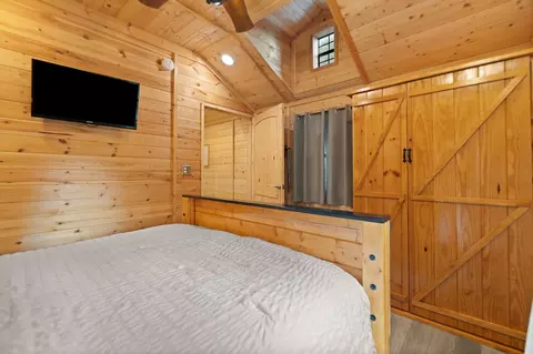 Bedroom - 46 River Rock Dr, Stanton, KY 40380 photo 3 of 4