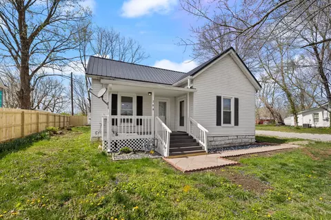 208 N First St, Harrodsburg, KY 40330