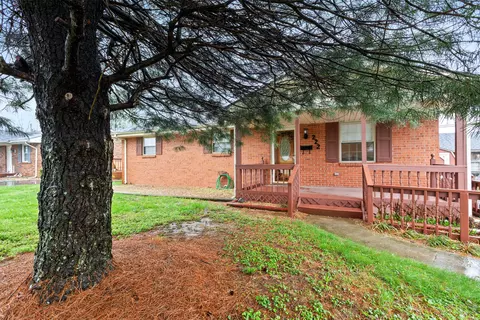 222 Gardner Ln, Mount Sterling, KY 40353