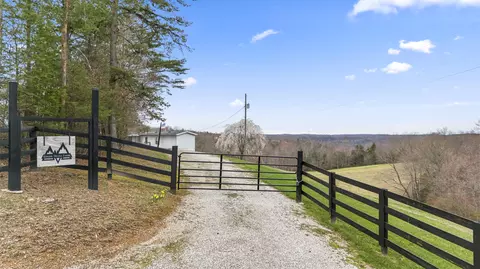 9449 Oak Grove Rd, Morehead, KY 40351