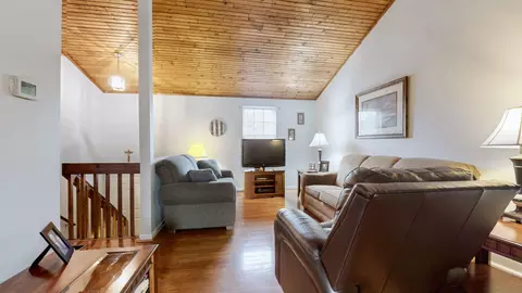 Living - 3517 Roundtable Way, Lexington, KY 40515 photo 2 of 2