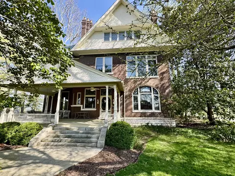 207 W Lexington Ave, Danville, KY 40422