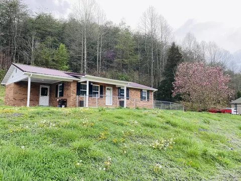 83 Collins Fork Road Rd, Manchester, KY 40962