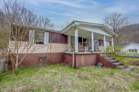 67 Bulan Hiner Rd, Hazard, KY 41701