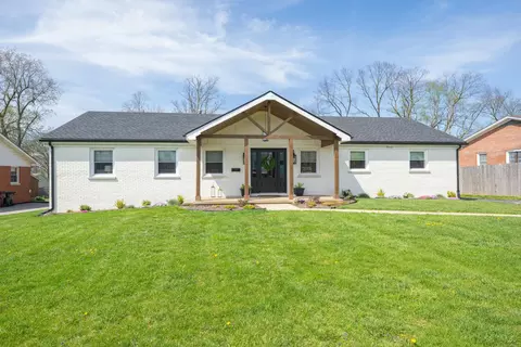 113 Woodford Village Dr, Versailles, KY 40383