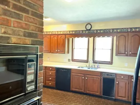 Kitchen - 130 N Shawhan Rd, Berry, KY 41003 photo 2 of 4