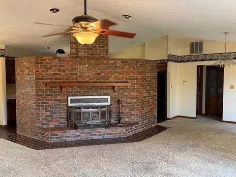 Living - 130 N Shawhan Rd, Berry, KY 41003 photo 2 of 8