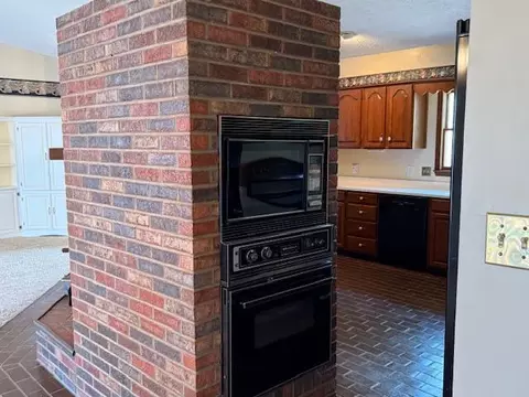 Kitchen - 130 N Shawhan Rd, Berry, KY 41003 photo 4 of 4