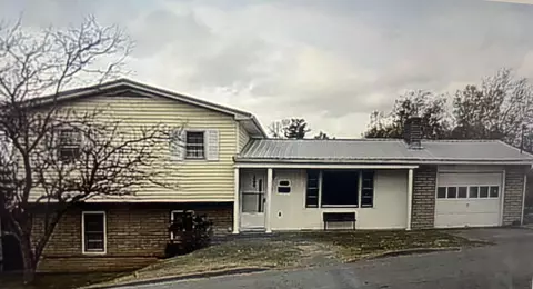 137 Mcmullin Ave, Flemingsburg, KY 41041