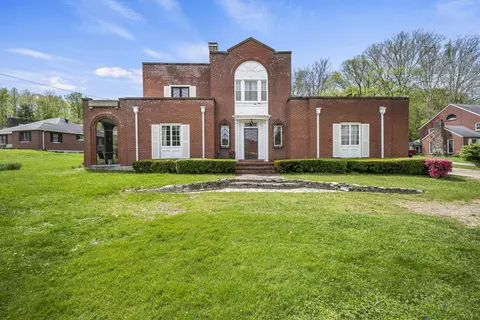 309 Main St, Irvine, KY 40336