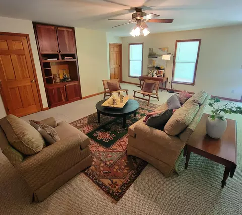 Living - 412 Sunset Dr, Morehead, KY 40351 photo 3 of 8