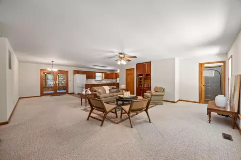 Living - 412 Sunset Dr, Morehead, KY 40351 photo 2 of 8