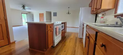 Kitchen - 412 Sunset Dr, Morehead, KY 40351 photo 8 of 10
