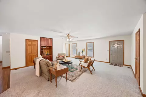 Living - 412 Sunset Dr, Morehead, KY 40351 photo 1 of 8