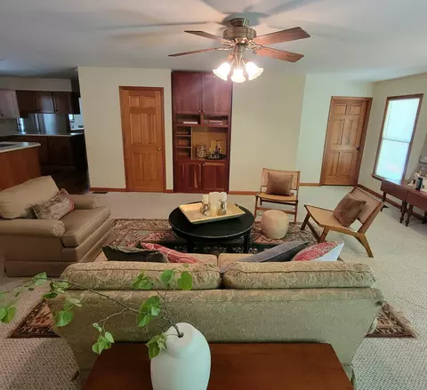 Living - 412 Sunset Dr, Morehead, KY 40351 photo 4 of 8