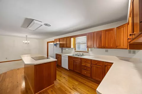 Kitchen - 412 Sunset Dr, Morehead, KY 40351 photo 5 of 10