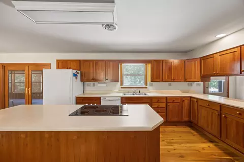 Kitchen - 412 Sunset Dr, Morehead, KY 40351 photo 2 of 10