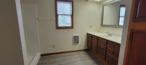 Bath - 412 Sunset Dr, Morehead, KY 40351 photo 1 of 5
