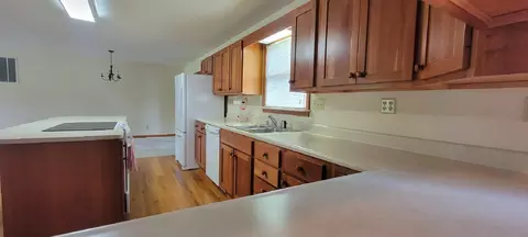 Kitchen - 412 Sunset Dr, Morehead, KY 40351 photo 7 of 10