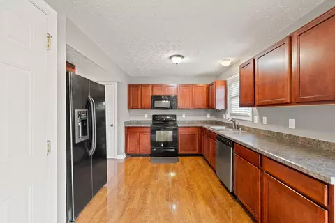Kitchen - 107 Stapleton Way, Georgetown, KY 40324 photo 2 of 3
