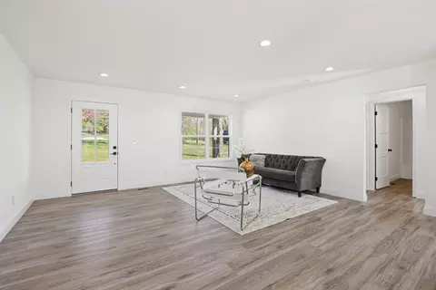 Living - 231 Corinth Rd, Corbin, KY 40701 photo 2 of 3
