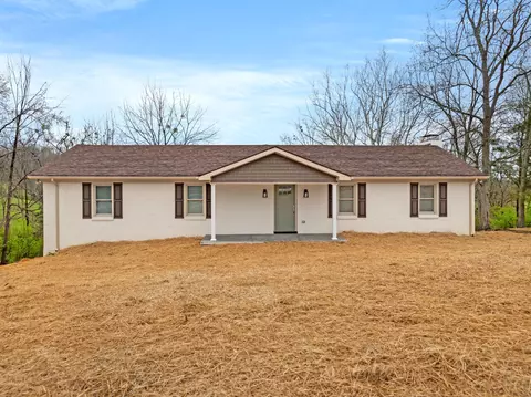 1100 Beaver Lake Rd, Lawrenceburg, KY 40342