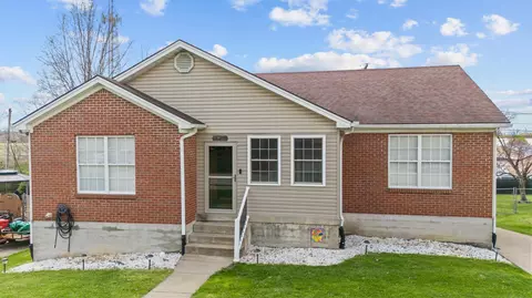 220 Briar Patch Ln, Frankfort, KY 40601